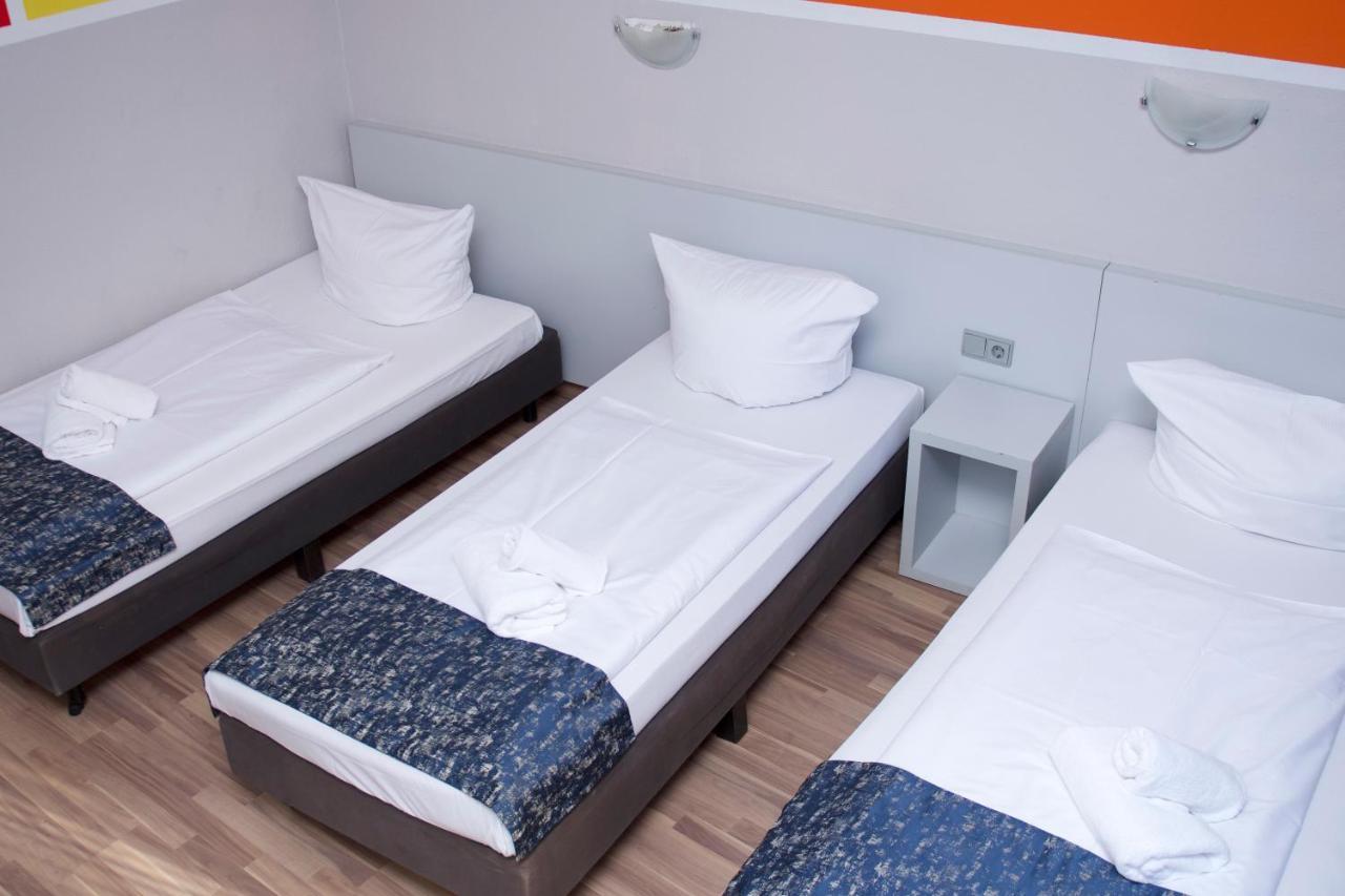 Colour Hotel Франкфурт на Майн Екстериор снимка
