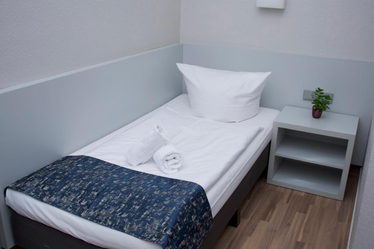 Colour Hotel Франкфурт на Майн Екстериор снимка