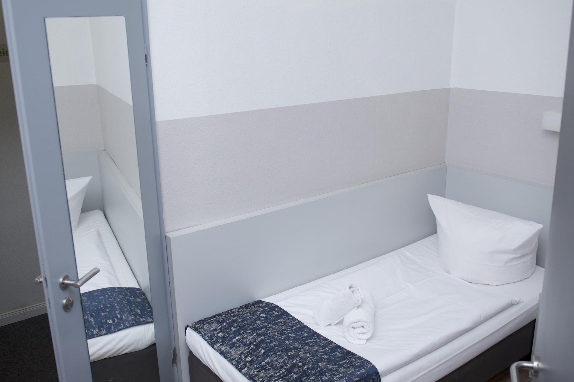 Colour Hotel Франкфурт на Майн Екстериор снимка