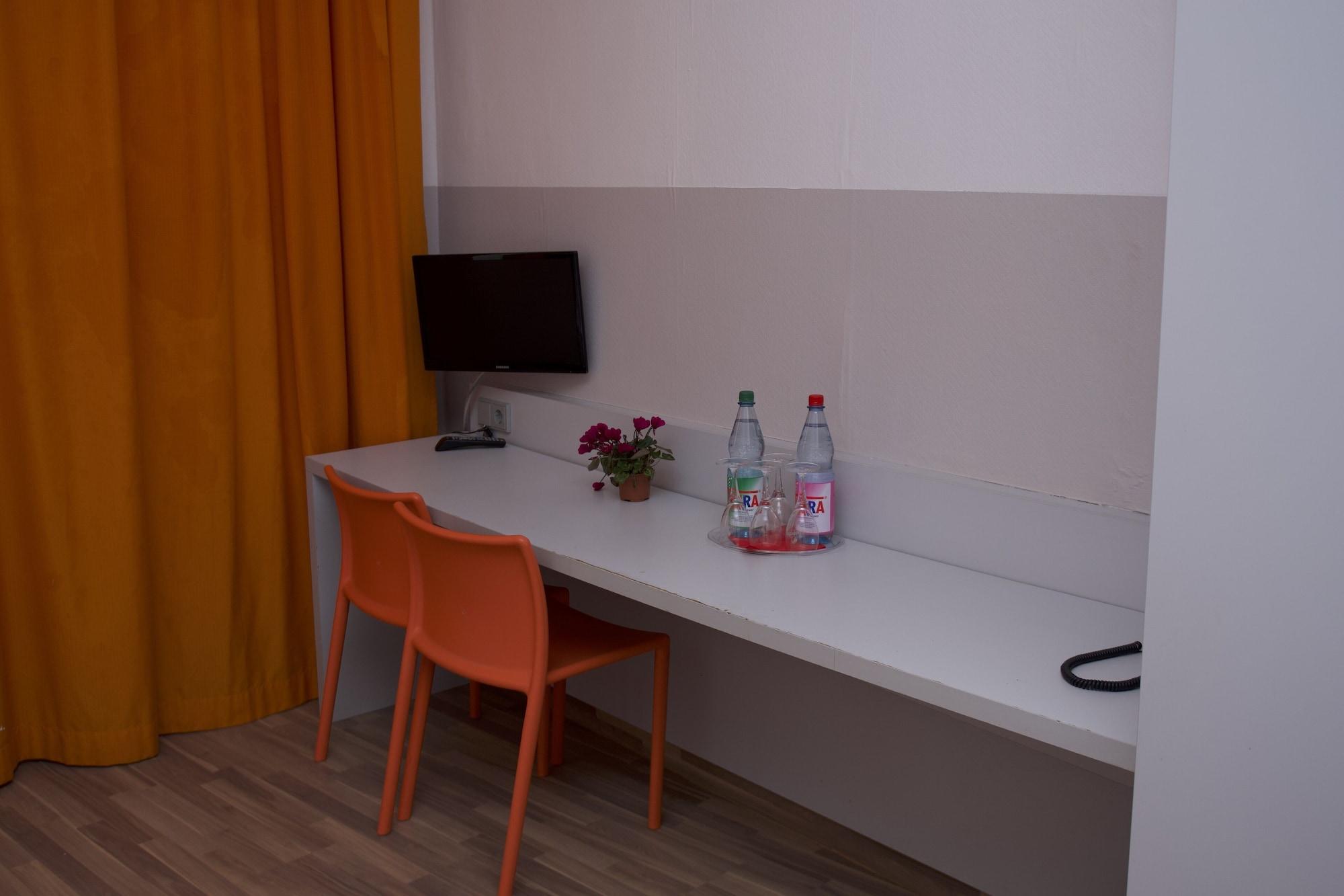 Colour Hotel Франкфурт на Майн Екстериор снимка