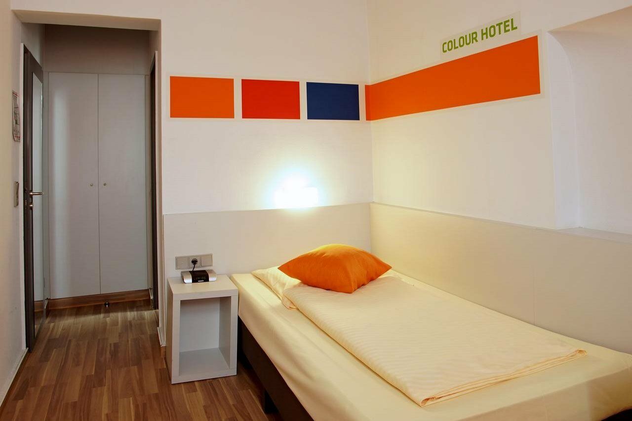 Colour Hotel Франкфурт на Майн Стая снимка